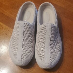 Easy Spirit Beige Mesh Slip-On Sneakers